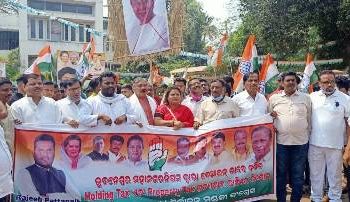 ହୋଲ୍ଡିଂ ଟ୍ୟାକ୍ସ ଓ ପ୍ରପର୍ଟି ଟ୍ୟାକ୍ସ ବେଆଇନ୍ ବୃଦ୍ଧି ପ୍ରତିବାଦରେ ବିକ୍ଷୋଭ – ଭୁବନେଶ୍ୱର  