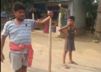 ଜମିରେ କାମ କରୁଥିବାବେଳେ କାମୁଡିଦେଲା ନାଗସାପ