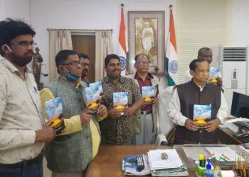 ଅବସର ପ୍ରାପ୍ତ ସିବିଆଇ ସ୍ୱତନ୍ତ୍ର ବିଚାରପତି ଭିକାରୀ ଚରଣ ରାଉତଙ୍କ ଉପନ୍ୟାସ ପୁସ୍ତକ “ଗୋଧୂଳି ପ୍ରୟାସ” ଉନ୍ମୋଚନ କଲେ ବାଚସ୍ପତି ଡ଼ଃ. ସୂଯର୍ୟ  ନାରାୟଣ ପାତ୍ର