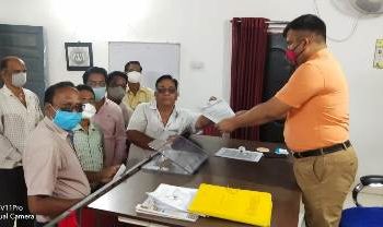 ଚାଷୀ ସମସ୍ୟାକୁ ନେଇ ଜିଲ୍ଲାପାଳଙ୍କୁ ଦାବୀପତ୍ର ପ୍ରଦାନ