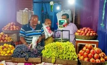 ଫଳ ଦୋକାନରୁ ପଲିଥିନ ଜବତ , ଜୋରିମାନା ଆଦାୟ