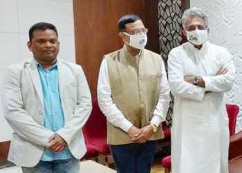 ରଣପୁର : ସାଂସଦ ପ୍ରତିନିଧି ଚୟନ ରେ ବହୁ ପ୍ରତିକ୍ଷୀତ ର ଅନ୍ତଃ ଘଟିଛି ; ଓଡ଼ଗାଁ ରେ ଲିଙ୍କନ ସୁବୁଦ୍ଧି ଥିବା ବେଳେ ରଣପୁର ରେ ସ୍ୱର୍ଣ୍ଣ ପ୍ରକାଶ ରାଉତ ରାୟ ହେଲେ ସାଂସଦ ପ୍ରତିନିଧି