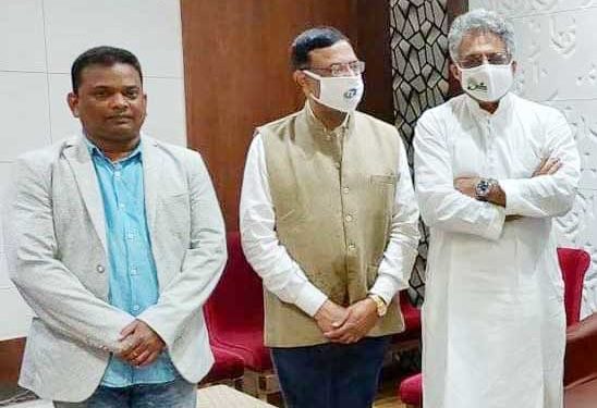 ରଣପୁର : ସାଂସଦ ପ୍ରତିନିଧି ଚୟନ ରେ ବହୁ ପ୍ରତିକ୍ଷୀତ ର ଅନ୍ତଃ ଘଟିଛି ; ଓଡ଼ଗାଁ ରେ ଲିଙ୍କନ ସୁବୁଦ୍ଧି ଥିବା ବେଳେ ରଣପୁର ରେ ସ୍ୱର୍ଣ୍ଣ ପ୍ରକାଶ ରାଉତ ରାୟ ହେଲେ ସାଂସଦ ପ୍ରତିନିଧି