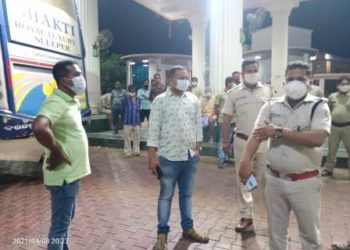 ଯାତ୍ରୀବାହୀ ବସରେ ପାଳନ ହେଉନି କରୋନା ନିୟମ , ବିନା ମାସ୍କରେ ଯାତ୍ରୀ ପରିବହନ ; ୩ ବସରୁ ୩ ହଜାର ୫ଶହ ଟଙ୍କା ଫାଇନ ଆଦାୟ