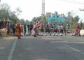 ଅମର୍ଦ୍ଦାରୋଡ ବାରିପଦା ମୁଖ୍ୟ ରାସ୍ତା କୁ ଅବରୋଧ କଲେ ଗ୍ରାମବାସୀ