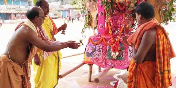 ରଣପୁର ଗଡ଼ଜାତ ଅଞ୍ଚଳର ପରମ୍ପରା ଆଜି ବି ଉଦଜୀବିତ : ୧୦୮ ଦୋଳ ଙ୍କୁ ନେଇ  ପଞ୍ଚୁଦୋଳ ଯାତ୍ରା ଅନୁଷ୍ଠିତ