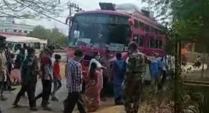 କରୋନା ସଂକ୍ରମଣ ଦିନକୁ ଦିନ ବୃଦ୍ଧି ପାଉଥିବା ବେଳେ ବରଗଡ ଜିଲ୍ଲା ଛତିଶଗଡ଼ ସୀମା ଉପରେ ତୀକ୍ଷ୍ଣ ନଜର ରଖିବାକୁ ରାଜ୍ୟ ସରକାର ନିର୍ଦ୍ଦେଶ ଦେଇଛନ୍ତି