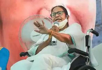 ପଶ୍ଚିମ ବଙ୍ଗର ମୁଖ୍ୟ ମନ୍ତ୍ରୀ ଓ ତୃଣମୂଳ କଂଗ୍ରେସ ସୁପ୍ରିମୋ ମମତା ବାନାର୍ଜୀ ପୁଣି ଥରେ ହୁଗୁଳିର ଦେବନନ୍ଦପୁରରେ ହୁଙ୍କାର ଭରିଛନ୍ତି