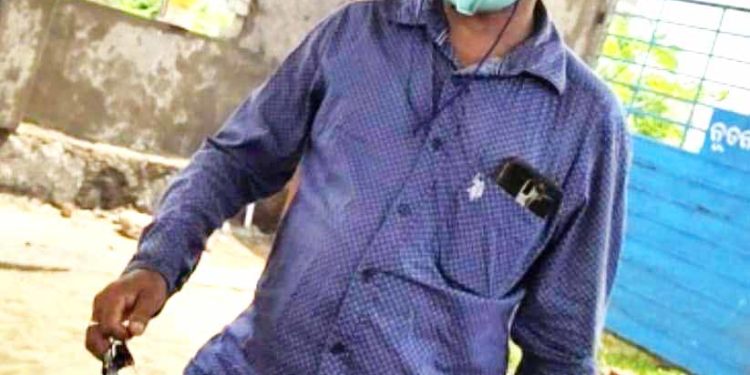 ଜମିବାଡ଼ି ବିକ୍ରି କୁ ନେଇ ଫସିଲେ ମଧ୍ୟସ୍ଥି : ଦୁଇ ଦୁଇଟି ଥାନାରେ ଗଡୁଛି କେସ୍