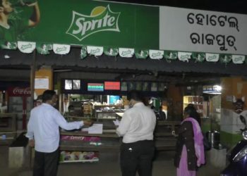 କୋଭିଡ ନିୟମ ଉଲଙ୍ଘନ କରିବା ଅଭିଯୋଗରେ  ହୋଟେଲ ରାଜପୁତ୍ କୁ ଚଉଦ ହଜାର ଜରିମାନା ସହ ୪୮ ଘଣ୍ଟା ପାଇଁ ସିଲ୍ କଲା ମୋହନା ପ୍ରଶାସନ