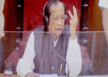 ବାଚସ୍ପତି ସୂର୍ଯ୍ୟ ନାରାୟଣଙ୍କ ଉପରକୁ ଚପଲ ଓ ହେଡଫୋନ୍ ଫୋପାଡିଛନ୍ତି ବିରୋଧୀ ସଦସ୍ୟ