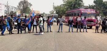 ଯୁକ୍ତ ୩  ତୃତୀୟ ସେମିଷ୍ଟାର ପରୀକ୍ଷା ଅନ ଲାଇନ ମୋଡ଼ ରେ କରିବା ଦାବୀ ରେ ; ଛାତ୍ର କଂଗ୍ରେସ ପକ୍ଷରୁ ରାସ୍ତା ଅବରୋଧ