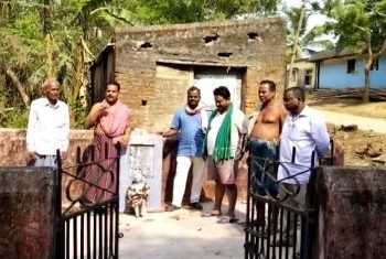 କଟକ ଜିଲ୍ଲା ନିଆଳୀ ବ୍ଲକ ଏକବେରୁଆଁ ପଞ୍ଚାୟତ ଛକରେ ଥିବା ଗାନ୍ଧୀ ମୃର୍ତ୍ତୀକୁ ଭାଙ୍ଗିଦେଲେ ଦୁରଵୃତ୍ତ