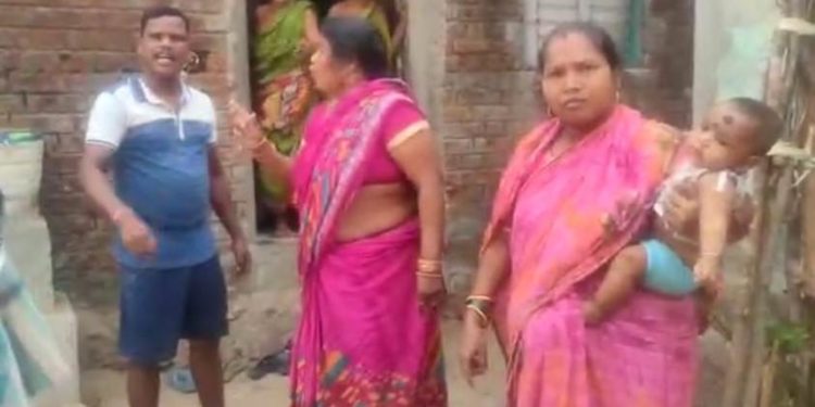 କରୋନା ଖାଦ୍ୟରେ ଘୋଟାଲା ଯୋଗୁଁ ସରପଞ୍ଚ ଙ୍କୁ ନିସ୍ତୁକ ମାଡ଼ ମାରିଲେ ଗ୍ରାମବାସୀ ଢେଙ୍କାନାଳ