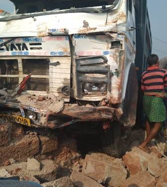 ପୁରୁଣା କଟକ ସମ୍ବଲପୁର ରାସ୍ତା ବୃନ୍ଦାବନପୁର ଛକରେ ମର୍ମନ୍ତୁଦ ସଡକ ଦୁର୍ଘଟଣା, ୨ ମୃତ, ଢେଙ୍କାନାଳ