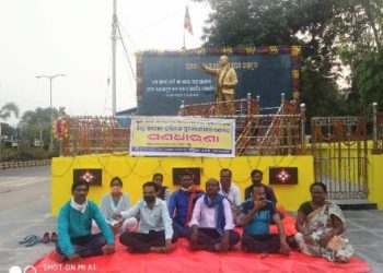 ବରଗଡରେ ସରକାରୀ କୋଭିଡ଼ ହସ୍ପିଟାଲ ଖୋଲିବା ଦାବୀ ରେ ଧାରଣା