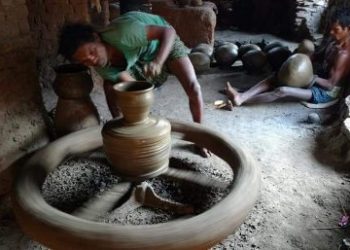 ଖରା ବଢିବା ସହ ବଢୁଛି ମାଟିପାତ୍ରର ଚାହିଦା