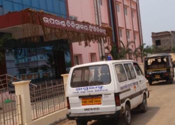 ଚିକିତ୍ସା ଅବେହେଳା ରୁ ରୋଗୀ ମୃତ ଅଭିଯୋଗ ;  ମୁଖ୍ୟମନ୍ତ୍ରୀ ଙ୍କ ନିର୍ବାଚନ ମଣ୍ଡଳୀ ର ସ୍ବାସ୍ଥ୍ୟ ବ୍ୟବସ୍ଥା ର ବିକଳ ଚିତ୍ର