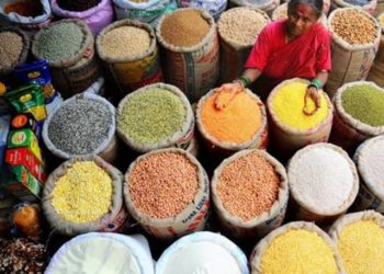 ନାଇଟକର୍ଫ୍ୟୁ ପରେ ଲୋକଙ୍କୁ ଘାରିଲା ସଟଡ଼ାଉନ ଚିନ୍ତା କଳାବଜାର ଉପରେ ରହୁ ପ୍ରଶାସନର ନଜର