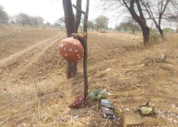 ବଢ଼ି ବଢ଼ି ଚାଲିଛି କରୋନା ସଂକ୍ରମଣ ,ସଜାଗ ପାଇଁ ଗାଁ ବାସୀଙ୍କ ତତ୍ପରତା