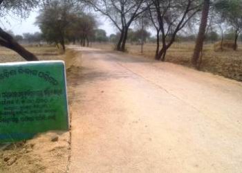 ରାସ୍ତା ନିର୍ମାଣର ସାତ ମାସ ପରେ କଂକ୍ରିଟ ରାସ୍ତା ଆଁ