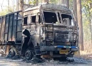 ଦୁର୍ବୃତ୍ତ ପୋଡ଼ିଲେ ଅଚଳ ଟ୍ରକ