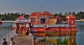 ଶ୍ରୀମନ୍ଦିର କାର୍ଯ୍ୟାଳୟ ସମ୍ମୁଖରେ ତିନି ରଥର ନିର୍ମାଣ ଅନୁକୂଳ ପରେ ନରେନ୍ଦ୍ର ପୁଷ୍କରିଣୀରେ ଜଳକ୍ରୀଡ଼ା କରୁଛନ୍ତି ମହାପ୍ରଭୁ