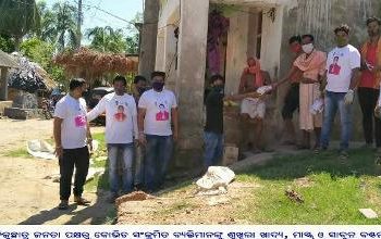 ବାଙ୍କୀ ବିଜୁଛାତ୍ର ଜନତା ପକ୍ଷରୁ କୋଭିଡ ସଂକ୍ରମିତ ବ୍ୟକ୍ତିମାନଙ୍କୁ ଶୁଖିଲା ଖାଦ୍ୟ, ମାସ୍କ୍ ଓ ସାବୁନ ବଣ୍ଟନ