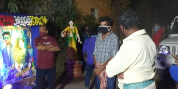 ବାହାଘର ଭୋଜିରେ ଚଢାଉ ସହ ଜୋରିମାନା ଆଦାୟ ; ବାପା,ପୁଅ ଫେରାର – ଓଡ଼ଗାଁ