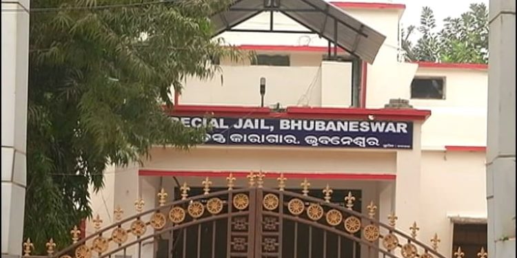ଜେଲର ସେଲରେ ମୋବାଇଲ୍ ଫୋନ୍ : ଝାରପଡ଼ା ସ୍ୱତନ୍ତ୍ର ଜେଲରୁ ପୁଣି ଥରେ ମୋବାଇଲ୍ ଜବତ