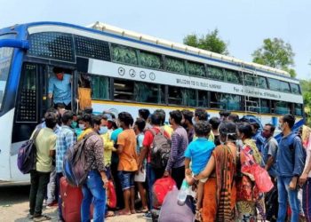 ମାଲକାନଗିରି ଜିଲ୍ଲାର ଆନ୍ଧ୍ରକୁ ସୀମାକୁ ଲାଗି ରହିଥିବା  – ପ୍ରବାସୀଙ୍କ ପାଇଁ ସେଭଳି କୌଣସି ବ୍ୟବସ୍ଥା କରାଯାଇ ନଥିବାରୁ ଲୋକେ ବହୁ ହଇରାଣ ହେଉଥିବା ଦେଖିବାକୁ ମିଳିଛି