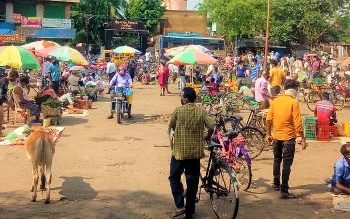ସପ୍ତାହାନ୍ତ ‘ସଟଡାଉନ’ ଓ ସମ୍ଭାବ୍ୟ ବାତ୍ୟା ଲାଗି ସୋଉଦା ବୋହିନେଲେ ଲୋକେ ମାନିଲେନି କରୋନା କଟକଣା ; ହାଟ ବଜାର ଭିଡ ଅହେତୁକ ଦରବୃଦ୍ଧି ; ଯୋଗାଣ ବିଭାଗ ନିଦାବିଷ୍ଣୁ,ଶୋଷଣ କରୁଛି ବେପାରୀ