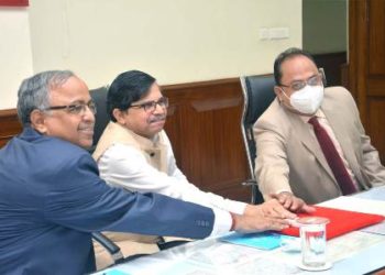 ଓଡିଶା ଉଚ୍ଚ ନ୍ୟାୟାଳୟର ମାନ୍ୟବର ମୁଖ୍ୟ ବିଚାରପତି ଡଃ. ଜଷ୍ଟିସ୍ ଏସ୍ ମୁରଲୀଧର ଓଡିଶାର ପ୍ରମୁଖ ୪ଟି ଜିଲ୍ଲା କୋର୍ଟ – ଡିଜିଟାଇଜେସନ୍‌ କେନ୍ଦ୍ର’କୁ ଭର୍ଚୁଆଲ ବ୍ୟବସ୍ଥା ମାଧ୍ୟମରେ ଉଦ୍‌ଘାଟନ କରିଛନ୍ତି ।