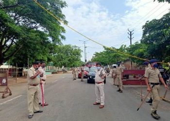 ତୃତୀୟ ସପ୍ତାହାନ୍ତ ସଟଡ଼ାଉନ ବଜାର, ରାସ୍ତାଘାଟ ଶୁନଶାନ : ସାହି ଓ ଗଳିକନ୍ଦିରେ ଚାଲିଛି ଗୁଲିଖଟି
