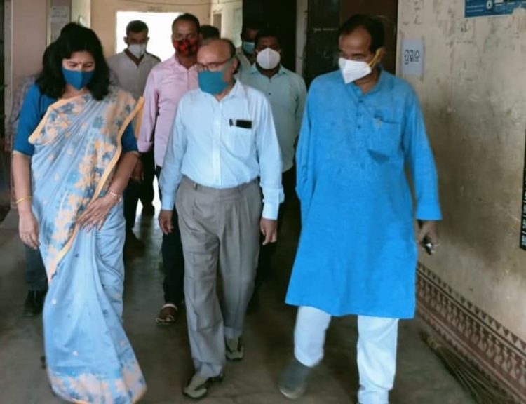 କୋଭିଡ ଟୀକାକରଣ କେନ୍ଦ୍ର ପରିଦର୍ଶନ କଲେ – ସାଂସଦ ଅପରାଜିତା ଷଡ଼ଙ୍ଗୀ