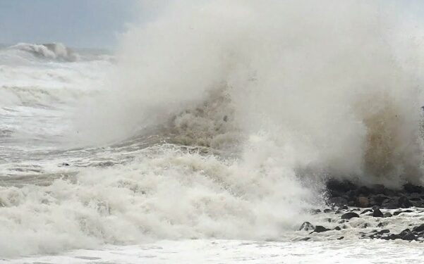 ବାଲେଶ୍ୱର ରେ ସିଧା ମାଡ ହୋଇପାରେ ବାତ୍ୟା ‘ ୟସ ‘