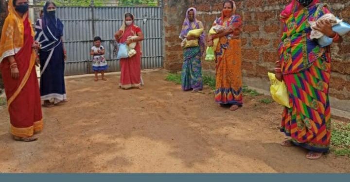 ବାତ୍ୟା ୟାସ୍‌ କୁ ଆଖି ଆଗରେ ରଖି ଡମପଡା ସମନ୍ୱିତ ଶିଶୁ ବିକାଶ ବିଭାଗ ପକ୍ଷରୁ ଶୁଖିଲା ଖାଦ୍ୟ ବଣ୍ଟନ
