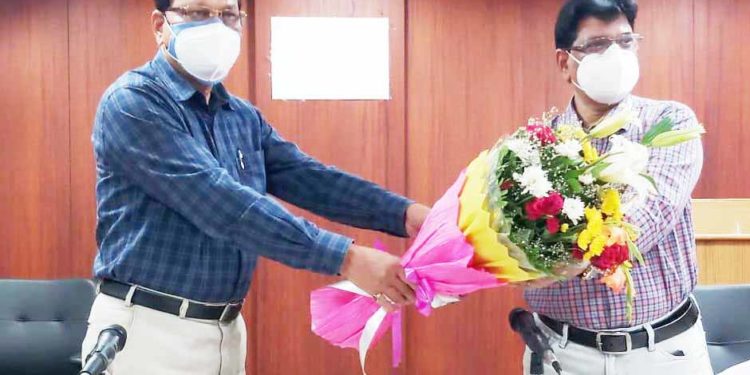 ସୂଚନା ଓ ଲୋକ ସମ୍ପର୍କ ବିଭାଗ ନିର୍ଦ୍ଦେଶକ ଶ୍ରୀ କୃପାସିନ୍ଧୁ ମିଶ୍ରଙ୍କ ଅବସର ଗ୍ରହଣ ବୈଷୟିକ ନିର୍ଦ୍ଦେଶକ – ଶ୍ରୀ ନିରଞ୍ଜନ ସେଠୀଙ୍କୁ ନିର୍ଦ୍ଦେଶକ ଦାୟିତ୍ୱ