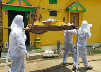 ଶବ ସତ୍କାର କଲେ ବିଡିଓ, ପିଇଓ, ସରପଞ୍ଚ