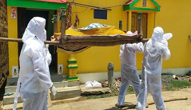 ଶବ ସତ୍କାର କଲେ ବିଡିଓ, ପିଇଓ, ସରପଞ୍ଚ