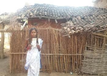 ଘର ନାଇଁ କି ଭତ୍ତା ନାଁଇ ବୟସ ବୃଦ୍ଧ ବୃଦ୍ଧା ଙ୍କୁ ଏକାଅଶୀ ଛୁଇଁଲାଣି । ଖପ୍ରାଖୋଲ ବ୍ଳକ ପ୍ରଶାସନ ର ନିଘା ପଡ଼ୁ ନାହିଁ