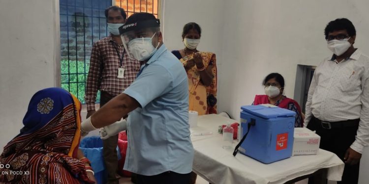 ବାଙ୍କୀ ଉପଖଣ୍ଡରେ୧୪୮ ଜଣଙ୍କ ଠାରୁ ସ୍ୱାବ ସଂଗ୍ରହ କରାଯାଇଥିଲା; ସେଥିମଧ୍ୟରୁ ୧୩  ଜଣ କରୋନା ପଜିଟିଭ୍ ଚିହ୍ନଟ : ୩୭୭ ଜଣଙ୍କୁ କରୋନା ପ୍ରତିଷେଧକ ଟୀକା କରଣ।  