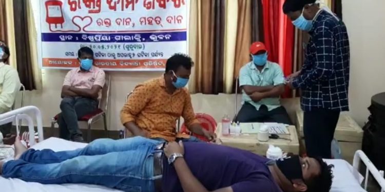 ଢେଙ୍କାନାଳ : ଏ ବି ଭି ପି ଭୁବନ ଶାଖା ତରଫରୁ ରକ୍ତଦାନ ଶିବିର ଅନୁଷ୍ଠିତ !