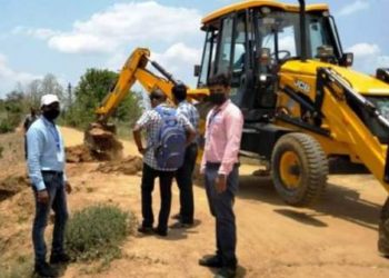 କରୋନା ଭେରୀୟେଣ୍ଟରୁ ଗଜପତି ଜିଲ୍ଲାକୁ ମୁକ୍ତ ପାଇଁ ଓଡ଼ିଶା – ଆନ୍ଧ୍ର ସୀମାନ୍ତରେ ଥିବା ସମସ୍ତ ପ୍ରଵେଶ ପଥରେ ଟ୍ରେଞ୍ଜ ବା ରାସ୍ତା ଖୋଳି ଯୋଗାଯୋଗ ବିଛିନ୍ନ କଲା ଜିଲ୍ଲା ପ୍ରଶାସନ