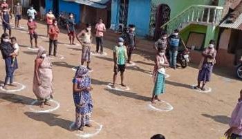 ଅଗ୍ରଣୀ ସ୍ବେଚ୍ଛାସେବୀ ସଂଗଠନ “ଇଶରା” ତରଫରୁ ଆର୍ ଉଦୟଗିରି ବ୍ଲକର ବିଭିନ୍ନ ଗ୍ରାମରେ କୋରନା ସଚେତନତା ସୃଷ୍ଟି କରିବା ସହ ମାସ୍କ ବଣ୍ଟନ