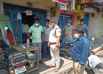 ପଂଚସୂତ୍ରୀ ନିୟମକୁ ଅବମାନାନା ୨ ପରିବା ଦେକାନ ସିଲ୍ , ଚାହା ଦୋକାନୀ ଠାରୁ ଜରିମାନା ଆଦାୟ