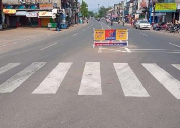 ନୟାଗଡ଼ ଜିଲ୍ଲା ଅଞ୍ଚଳ ରେ ଲକଡାଉନ ପ୍ରଭାବ ଦେଖିବାକୁ ମିଳିଛି : ଆଜି ଠାରୁ ଲକଡାଉନ୍ ର ପ୍ରଥମ ଦିନ – ସମସ୍ତ ରାସ୍ତାଘାଟ ପଡିଛି ଶୂନଶାନ