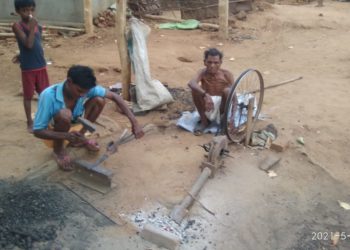 ପ୍ରୋତ୍ସାହନ ଅଭାବରୁ କରୋନା ବିପତ୍ତି ସମୟରେ ବିପନ୍ନ ହେଉଛି କମାରଙ୍କ ଜୀବିକା