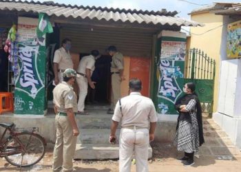 ପିପିଲି ମୁଖ୍ୟ ବଜାରରେ ; କୋଭିଡ୍‍ ନିୟମ ଉଲ୍ଲଙ୍ଘନ – ୩ଟି ଦୋକାନକୁ ସିଲ୍‌