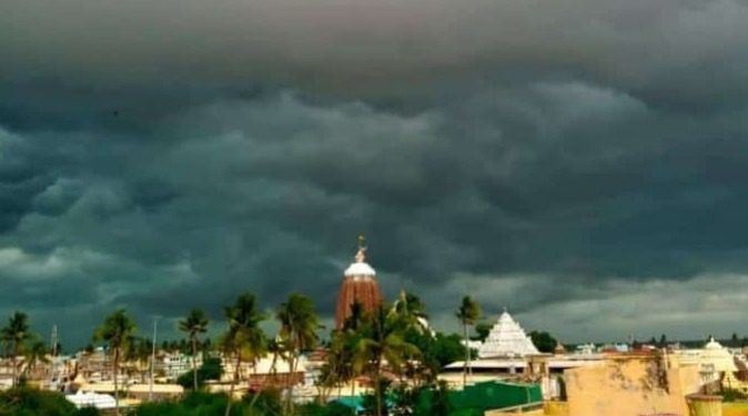 ମଙ୍ଗଳବାର ପୂର୍ବାହ୍ନରେ ପୁରୀର ଆକାଶ ଧାରଣ କରିଥିବା କୃଷ୍ଣ ବର୍ଣ୍ଣ